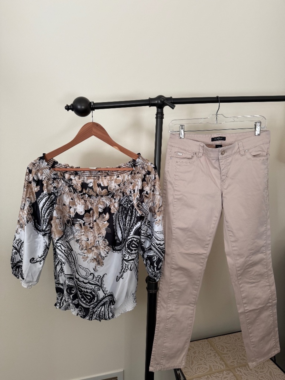 White House Black Market Outfit Bundle: Paisley Blouse & Skinny Jeans